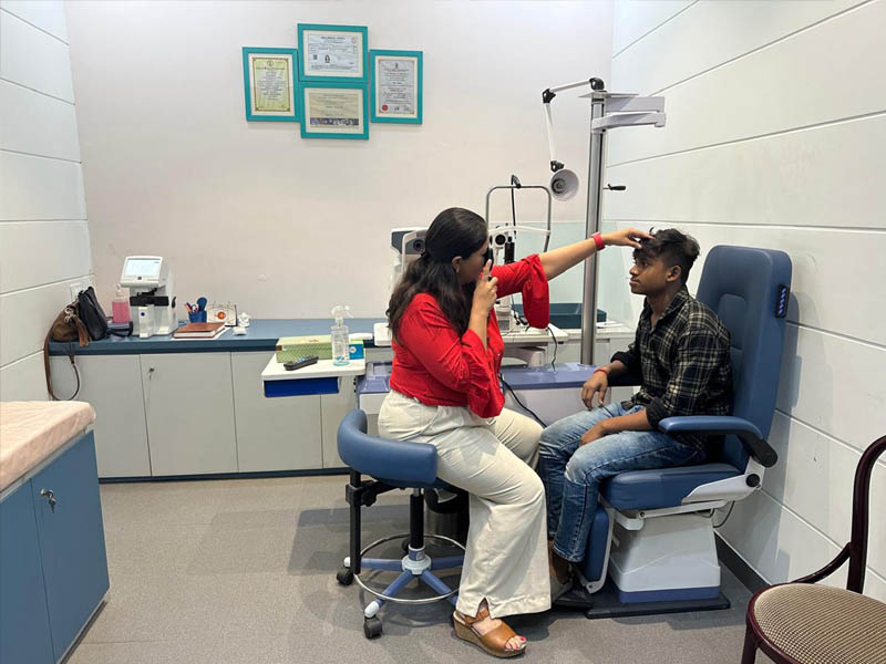 Dr I's Clinic: Ishita Anand Eye Specialist Dr I's Clinic: Ishita Anand Ophthalmologist